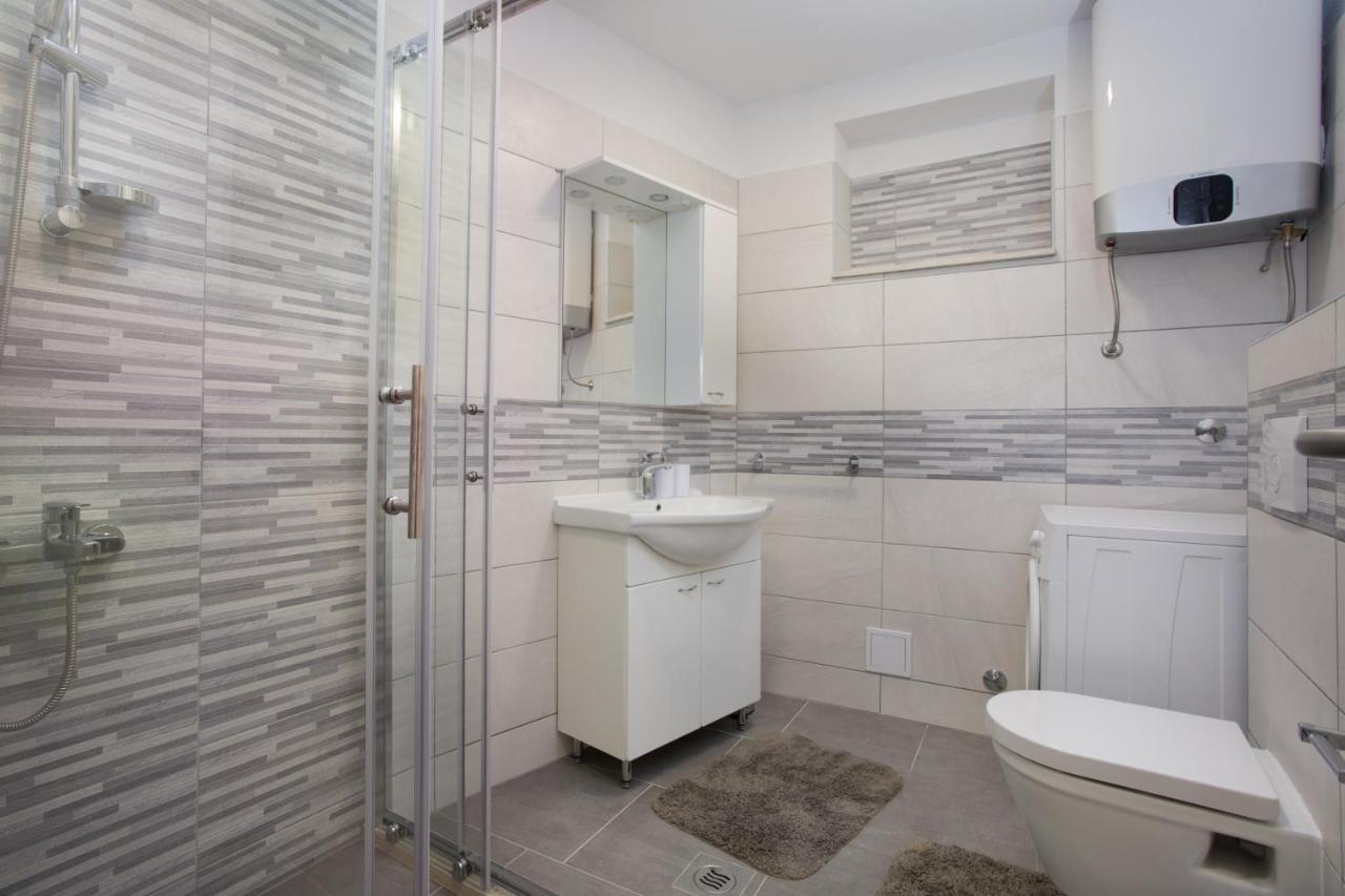 Serious Job Appartement *